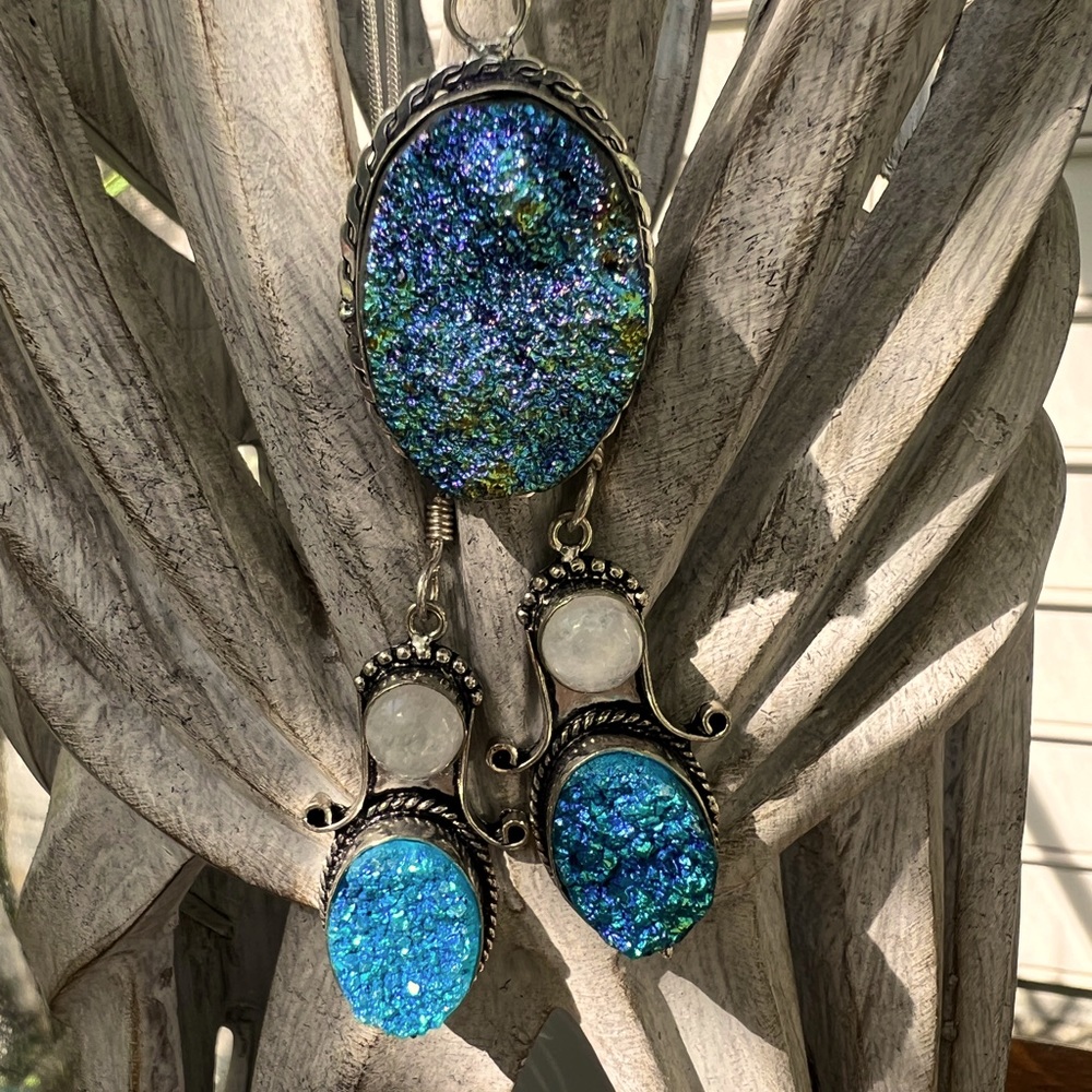 Druzy Pendant & Earrings Set
